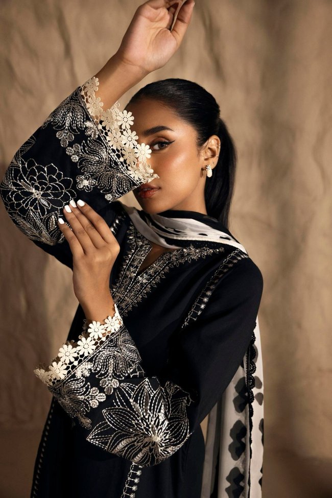 Embroidered Luxury Lawn Unstitched 3Pc | 1007